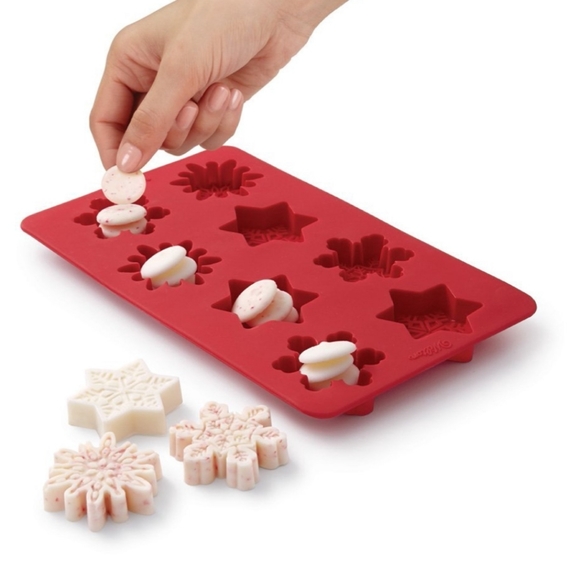 Wilton Candy Melts Stack-n-Melt Snowflake Silicone Mold - Picture 4 of 15